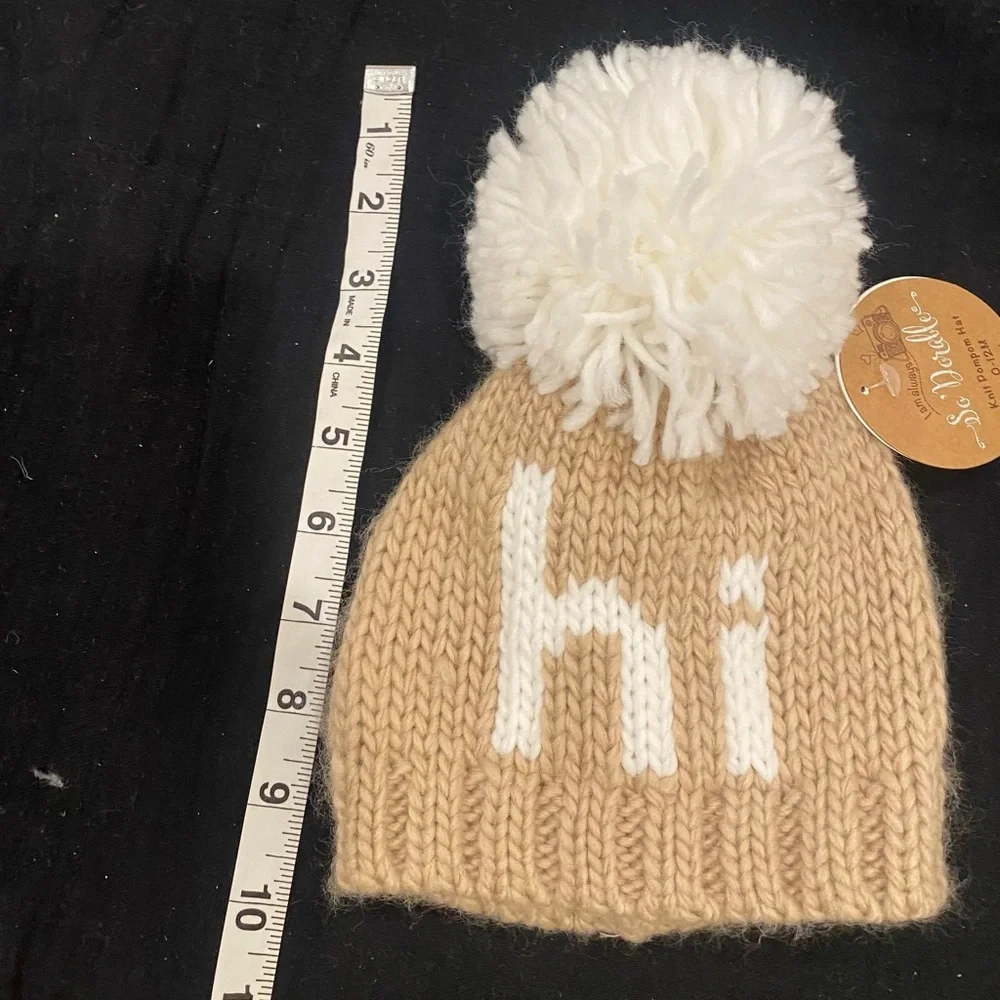 Knit Pom Pom hat for littles 🤍neutral and oh so cute! Cozy & comfy too! See pic